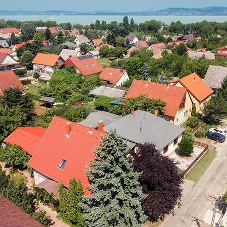 Feriehus Arnyas Vendeghaz , Lila Akac Balatonboglár