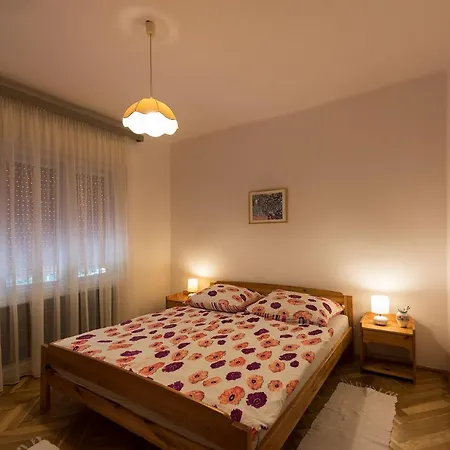 Arnyas Vendeghaz , Lila Akac Feriehus