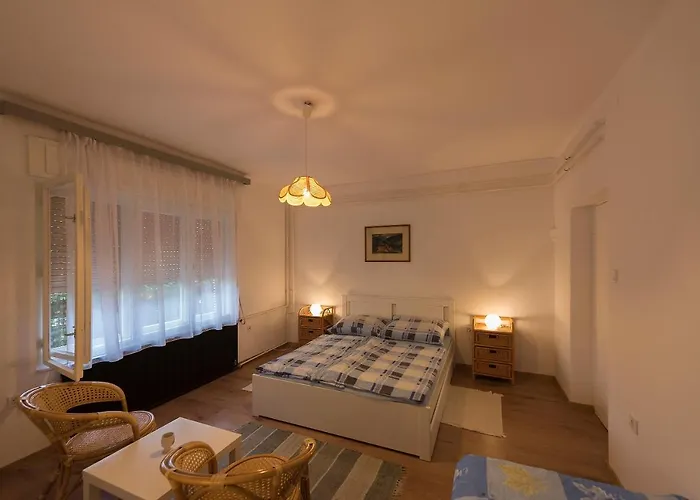 Arnyas Vendeghaz , Lila Akac Semesterbostad