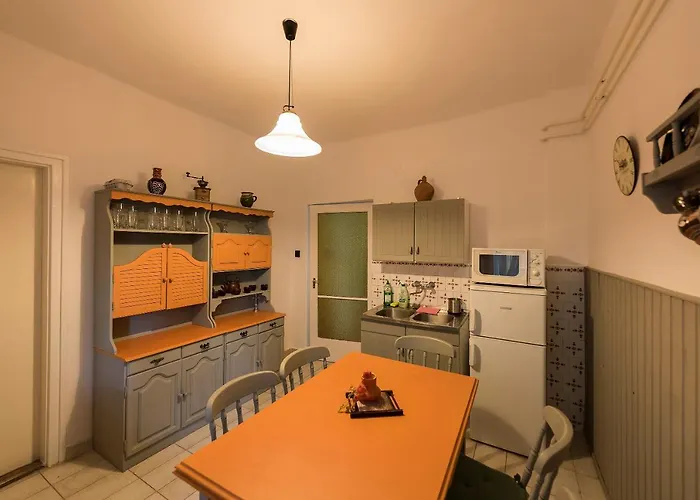 Arnyas Vendeghaz , Lila Akac Balatonboglár