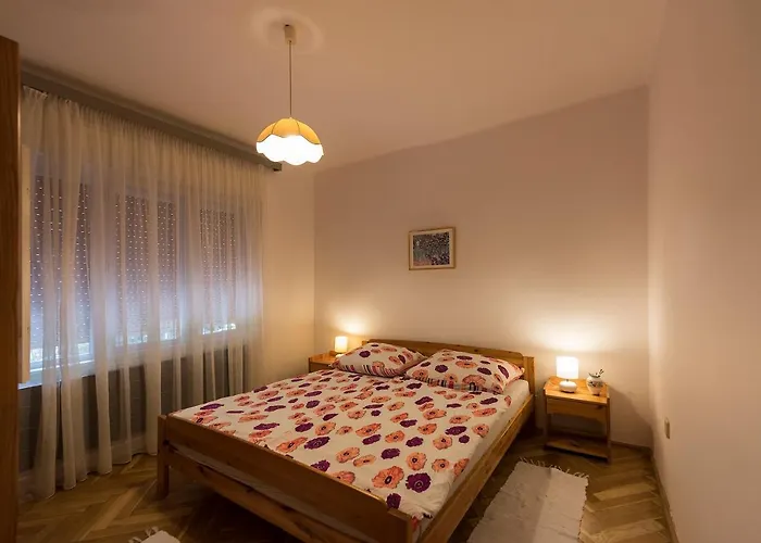 Arnyas Vendeghaz , Lila Akac Semesterbostad