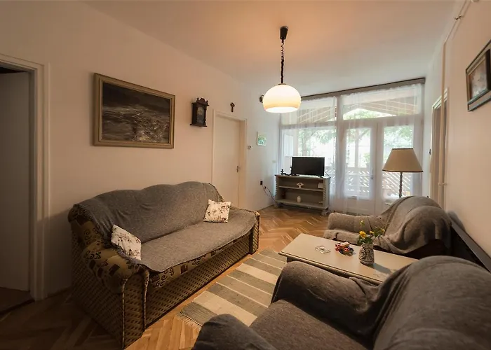 Semesterbostad Arnyas Vendeghaz , Lila Akac *